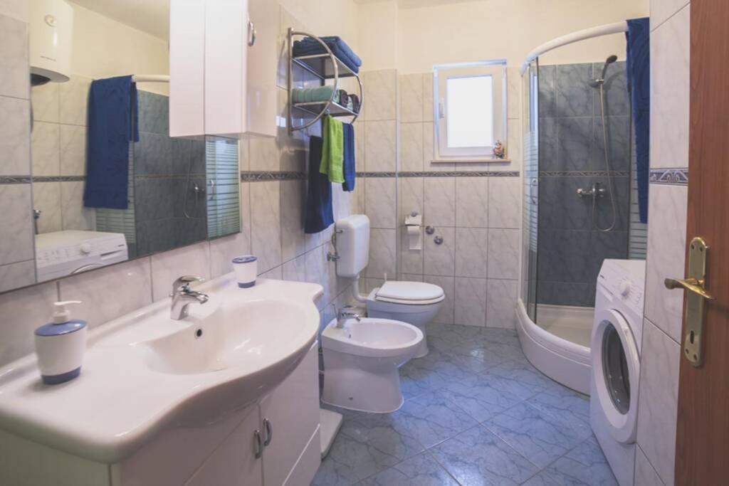 Family House Nino Apartment Kastel Stari ภายนอก รูปภาพ